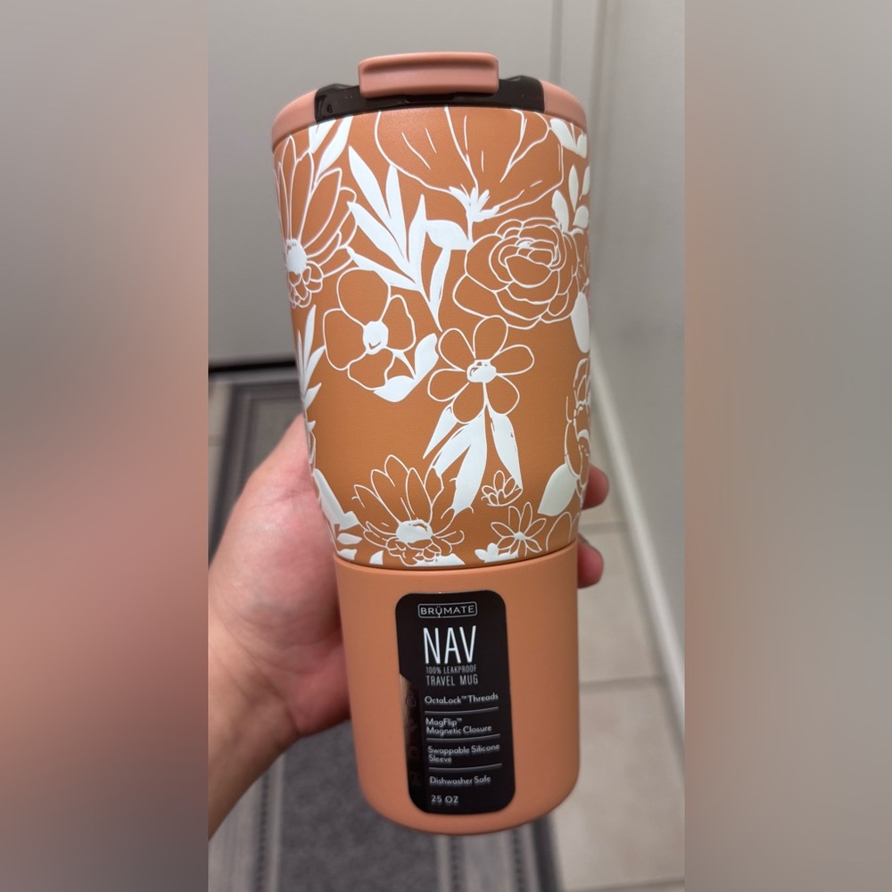 NWT BrüMate 25oz Nav “SANDSTONE BLOOM”